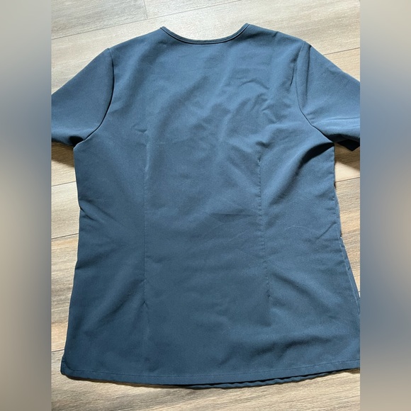 Figs Women Scrub Top- Medium - Picture 6 of 8